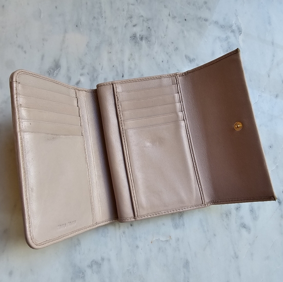 Mui Mui soft pink Matelesse tri-fold leather wallet - Picture 3 of 12